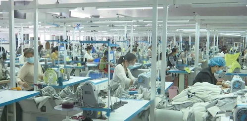 长垣服装企业搞生产,助力职业装小镇发展